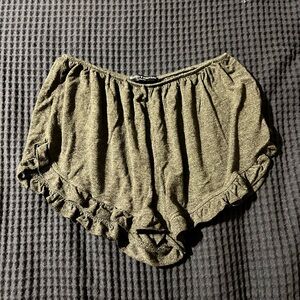 Brandy melville riffle shorts / OS